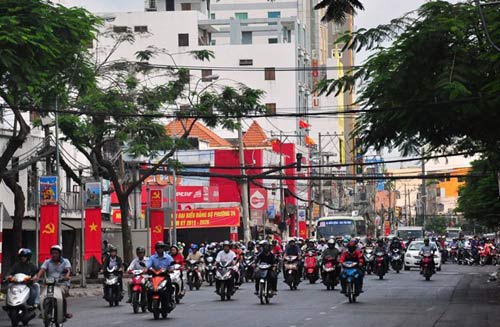 Đường phố tắc nghẽn ngày làm việc đầu năm - 13