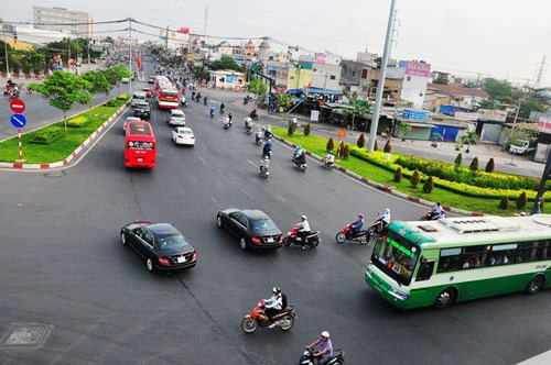 Đường phố tắc nghẽn ngày làm việc đầu năm - 14
