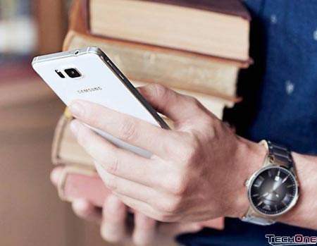 Samsung Alpha, iPhone 5C bất ngờ hạ giá gần 3 triệu đồng - 1