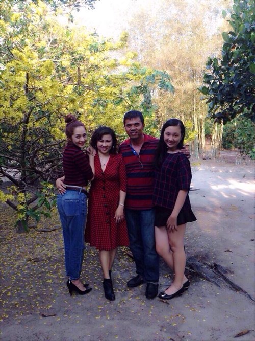 Sao Việt khoe người thân ngày đầu xuân - 2