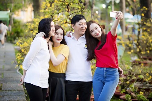 Sao Việt khoe người thân ngày đầu xuân - 3