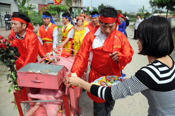 Ảnh: Dân Ném Thượng chém lợn giữa sân đình - 6