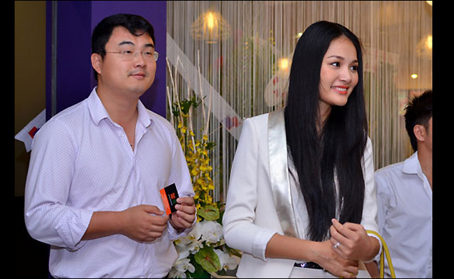 Tới tháng 10/2010, hoa hậu Hương Giang tổ chức đám cưới với chồng là Liu Jia, một chuyên viên của hãng hàng không Thâm Quyến, Trung Quốc tại Việt Nam. 