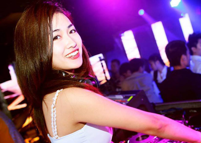 Nữ DJ "nóng bỏng" của đội Sơn Tùng - 1