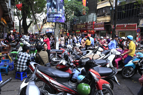 HN: “Phố vàng” tắc nghẽn ngày Thần tài - 8
