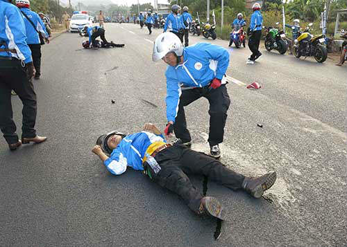 VĐV mô tô tử nạn khi bảo vệ đoàn đua ở Đồng Nai - 1