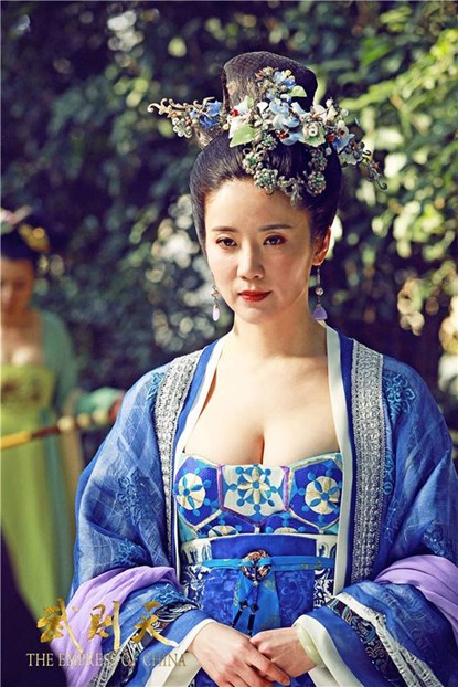 Những thềm ngực gợi cảm nhất phim cổ trang - 2