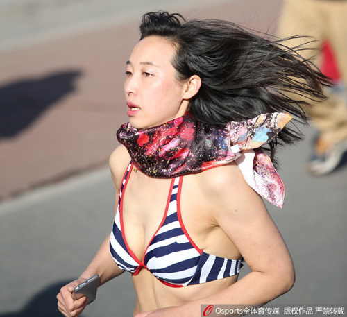 Trung Quốc: Nô nức mặc đồ lót chạy bộ trên phố - 1