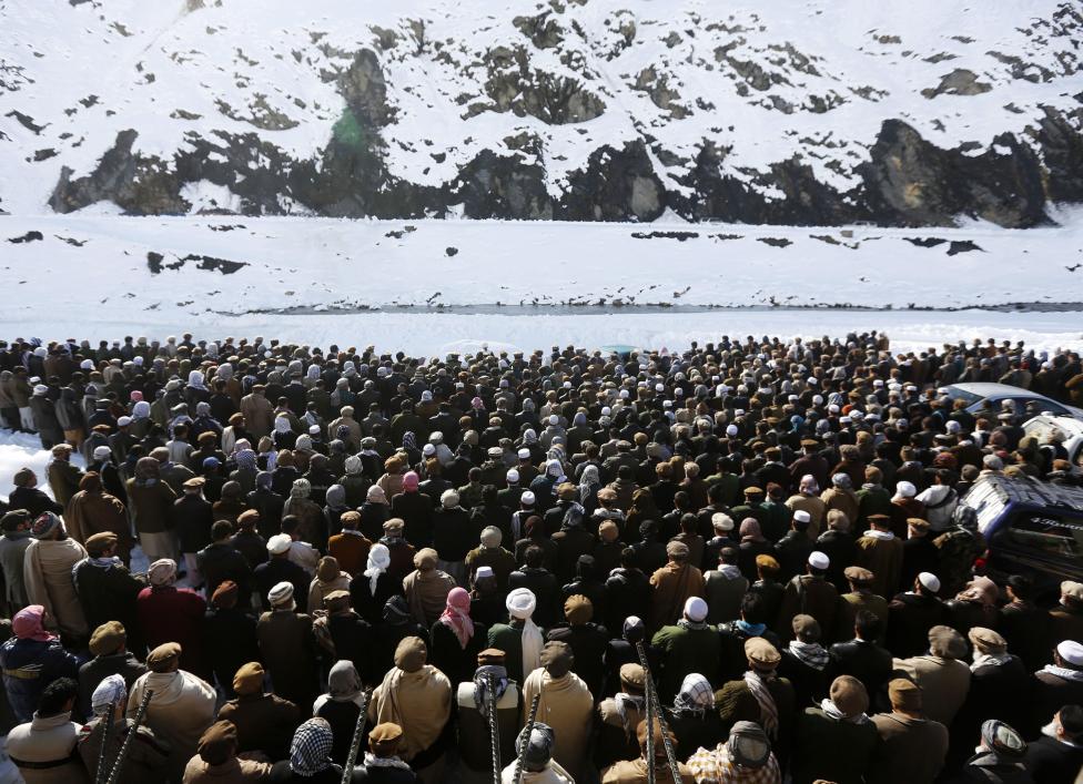 Ảnh: Lở tuyết làm chết hàng trăm người ở Afghanistan - 11