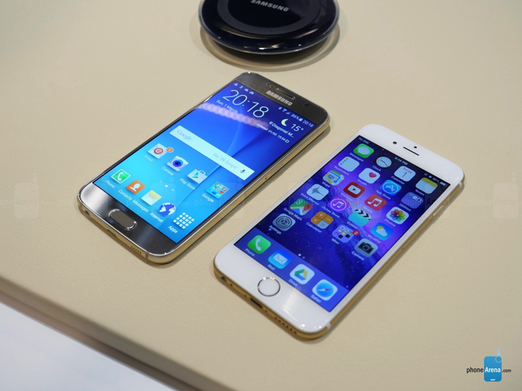 Samsung Galaxy S6 sở hữu kích thước 143,3 x 70,81 x 6,8 mm, còn iPhone 6 là 138,1 x 67 x 6,9 mm
