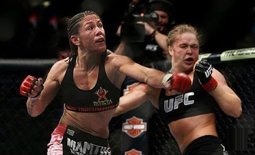 UFC: "Kẻ thù" của Ronda Rousey K.O đối thủ ở giây 46 - 1