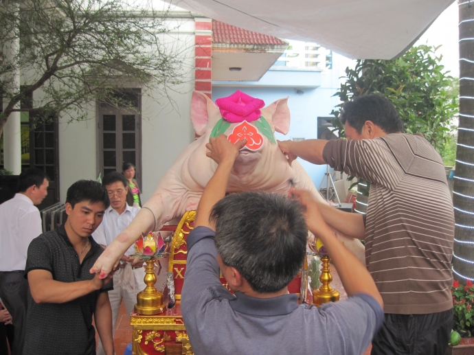 Chuyện mắc màn nuôi “ông lợn” ở một làng quê Hà Nội - 1