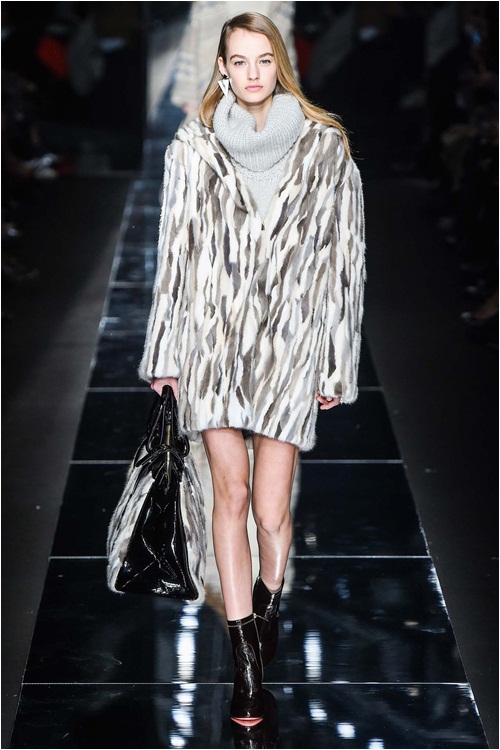 Quyến rũ đến mê hoặc với Blumarine FW 2015 - 2