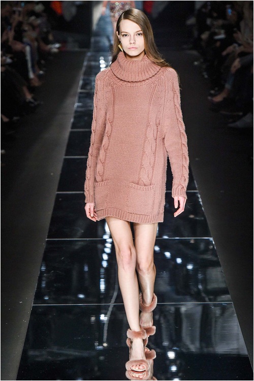 Quyến rũ đến mê hoặc với Blumarine FW 2015 - 19