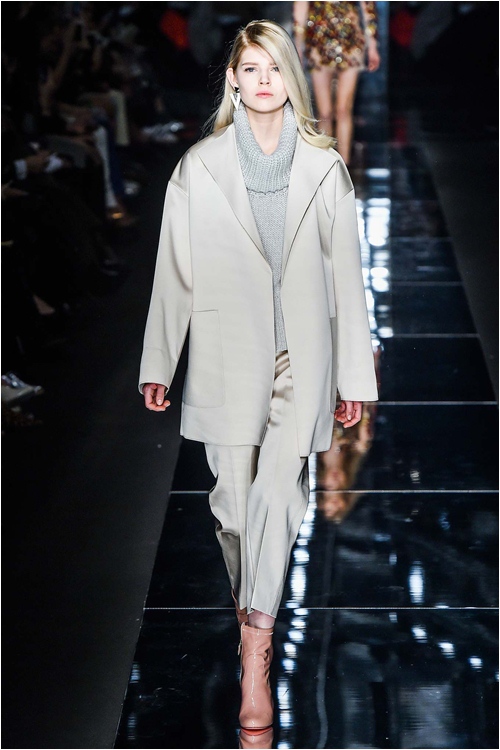 Quyến rũ đến mê hoặc với Blumarine FW 2015 - 18