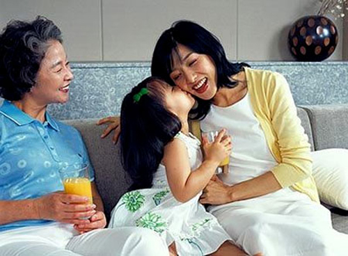 5 bí quyết giúp bạn dung hòa mối quan hệ với mẹ chồng - 1