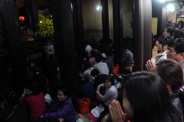 Người dân đổ về chùa Phúc Khánh dự lễ cầu an - 3