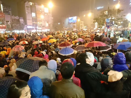 Người dân đổ về chùa Phúc Khánh dự lễ cầu an - 9