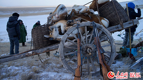 Khám phá đoàn phim "sống chung" với 35 chú sói - 13