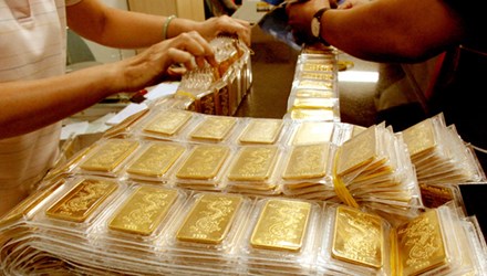 Vàng tiếp tục giảm giá, tuột mốc 35,5 triệu đồng - 1