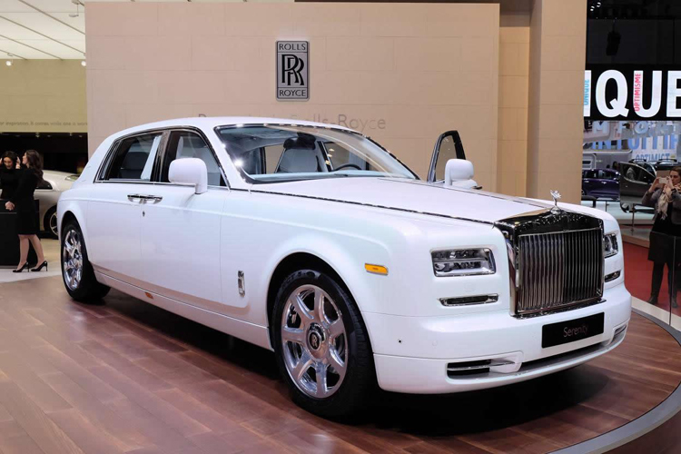 Hãng xe siêu sang từ Anh Quốc vừa trình làng chiếc Rolls-Royce Phantom Serenity tại triển lãm Geneva 2015.
