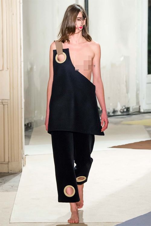 Bộ sưu tập trần trụi khuấy đảo sàn diễn Paris - 3