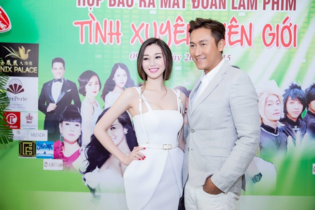 Anh chàng đã có dịp gặp gỡ siêu mẫu Thanh Hằng và nữ ca sĩ quyến rũ nhất Vpop Hồ Ngọc Hà.
