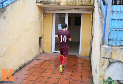 CĐV "phát cuồng" vì Công Phượng & U23 VN ở sân Hàng Đẫy - 13