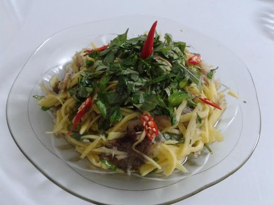 Gỏi khô sặc rằn xoài xanh: Mồi bén của dân nhậu - 2