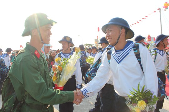 TP.HCM: Cán bộ, công chức cùng lên đường nhập ngũ - 7