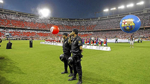 Real không chịu “nhả” Bernabeu: Phép vua thua lệ làng - 2