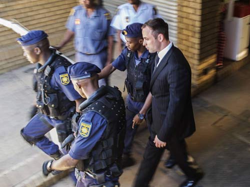 Sợ bị bỏ độc, Oscar Pistorius không dám ăn cơm tù - 1