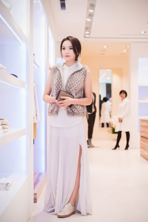 Top trang phục gây “ồn ào” của người đẹp Việt - 6