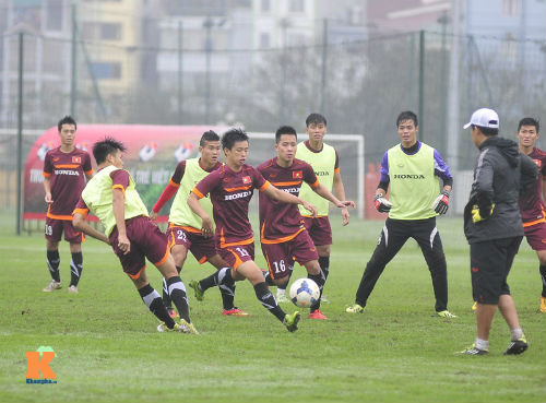 Tin vui bầu Đức: Chính thức đón “trung vệ thép” U19 - 4