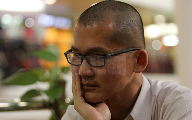 1 năm MH370: Những ông bố một mình chăm con - 1
