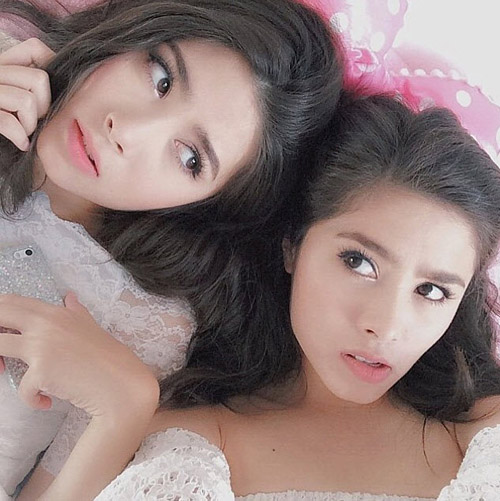 Chị em sinh đôi Thái Lan gây sốt vì vẻ đẹp ngọt ngào - 10