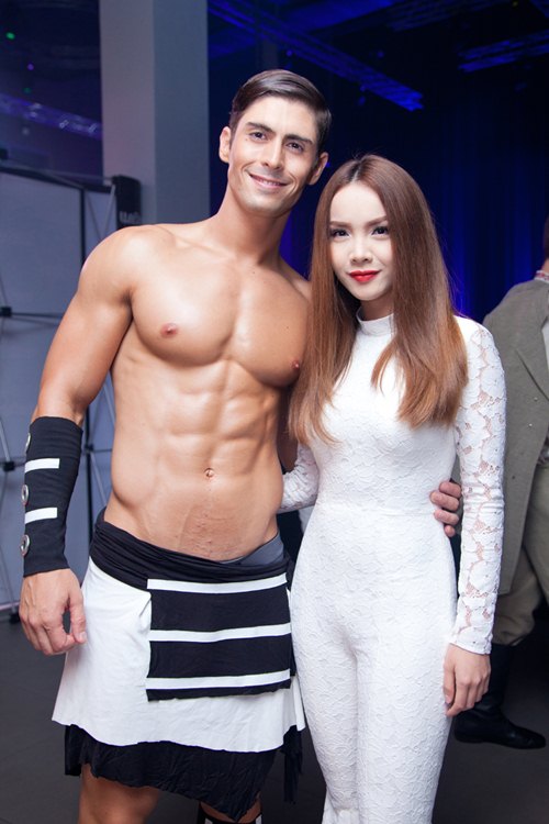 /Uploaded/phamhuuthanh/2015_03_08/DZHY1425808410-yen-trang--5-.jpg Yến Trang gợi cảm bên dàn thí sinh cơ bắp tại Thái Lan - 3