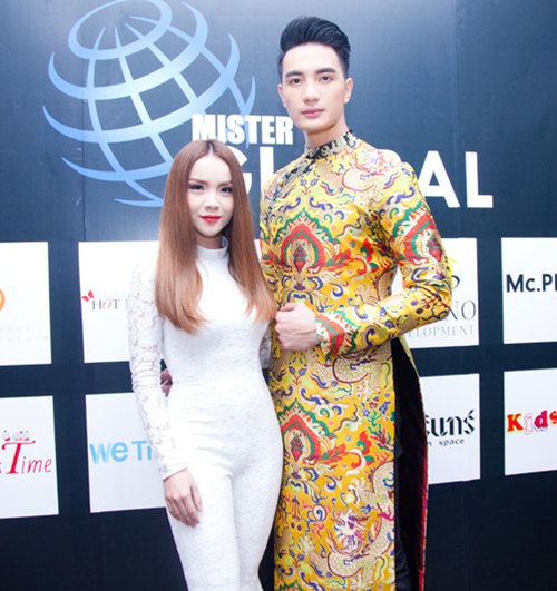 /Uploaded/phamhuuthanh/2015_03_08/CKZY1425808410-yen-trang-vs-nguyen-van-son.jpg Yến Trang gợi cảm bên dàn thí sinh cơ bắp tại Thái Lan - 9