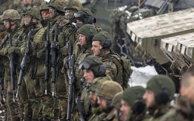 EU kêu gọi lập quân đội chung để đối trọng Nga - 1