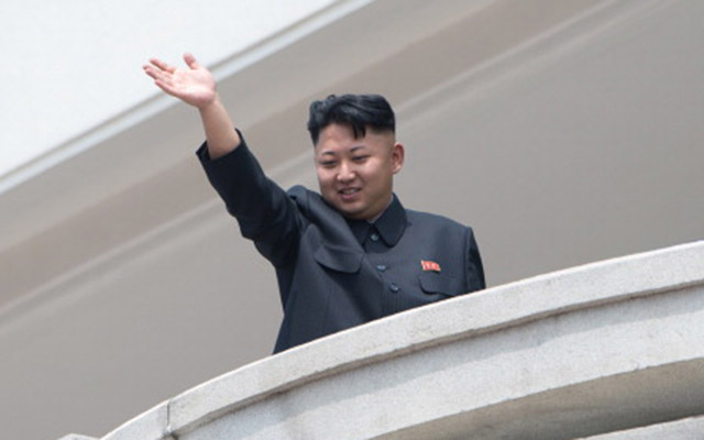 Kim Jong-un tặng mỹ phẩm cho vợ các phi công nhân ngày 8.3 - 1