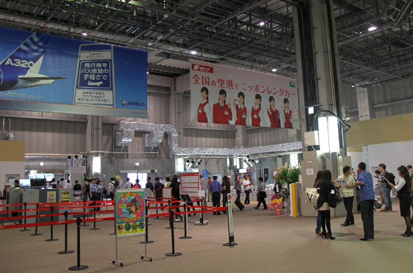 3 hành khách TQ làm cả sân bay Nhật náo loạn - 1