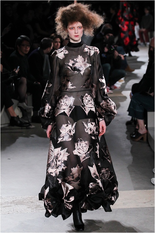 Lãng mạn kiểu... kỳ lạ như Alexander McQueen - 10
