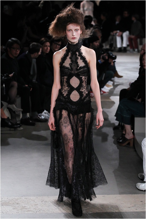 Lãng mạn kiểu... kỳ lạ như Alexander McQueen - 8