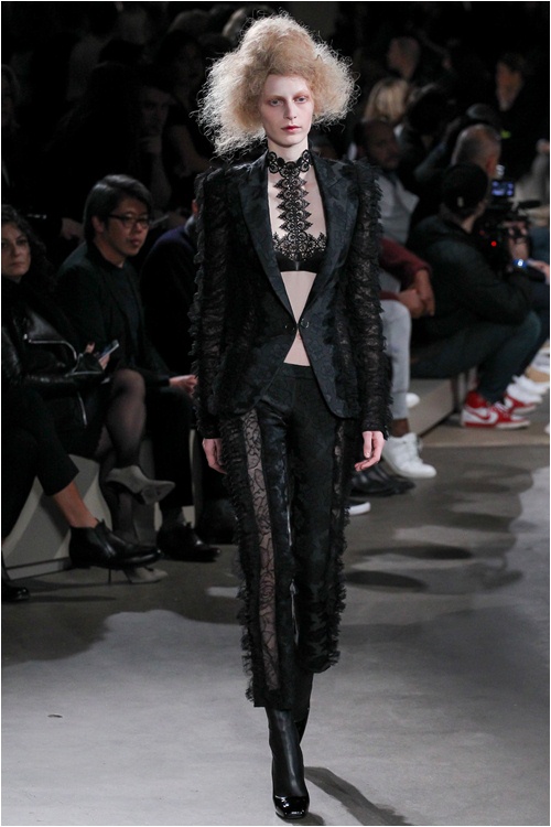 Lãng mạn kiểu... kỳ lạ như Alexander McQueen - 15