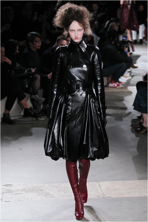 Lãng mạn kiểu... kỳ lạ như Alexander McQueen - 20