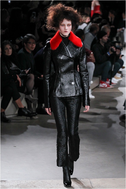 Lãng mạn kiểu... kỳ lạ như Alexander McQueen - 12