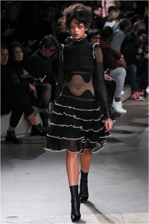 Lãng mạn kiểu... kỳ lạ như Alexander McQueen - 13