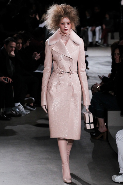Lãng mạn kiểu... kỳ lạ như Alexander McQueen - 15