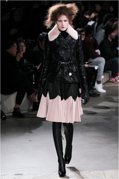 Lãng mạn kiểu... kỳ lạ như Alexander McQueen - 16