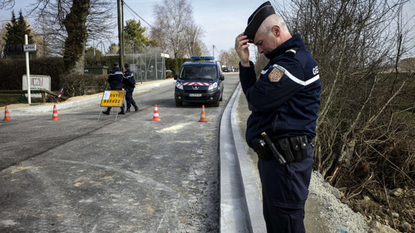 Pháp: Phục kích táo bạo cướp 9,5 triệu USD nữ trang - 1
